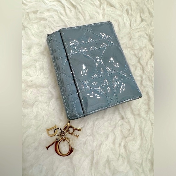 2024 DIOR Lotus Wallet Cloud Blue Patent Cannage Calfskin, Authentic - Picture 8 of 15